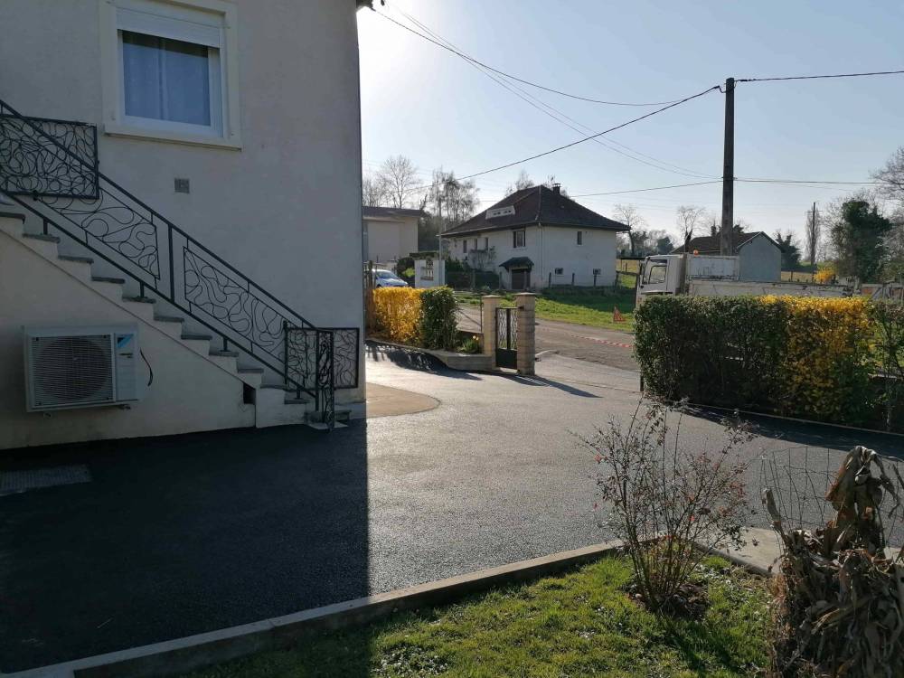 Enrobé maison rue