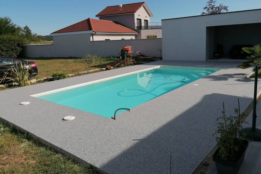 Moquette de pierres piscine