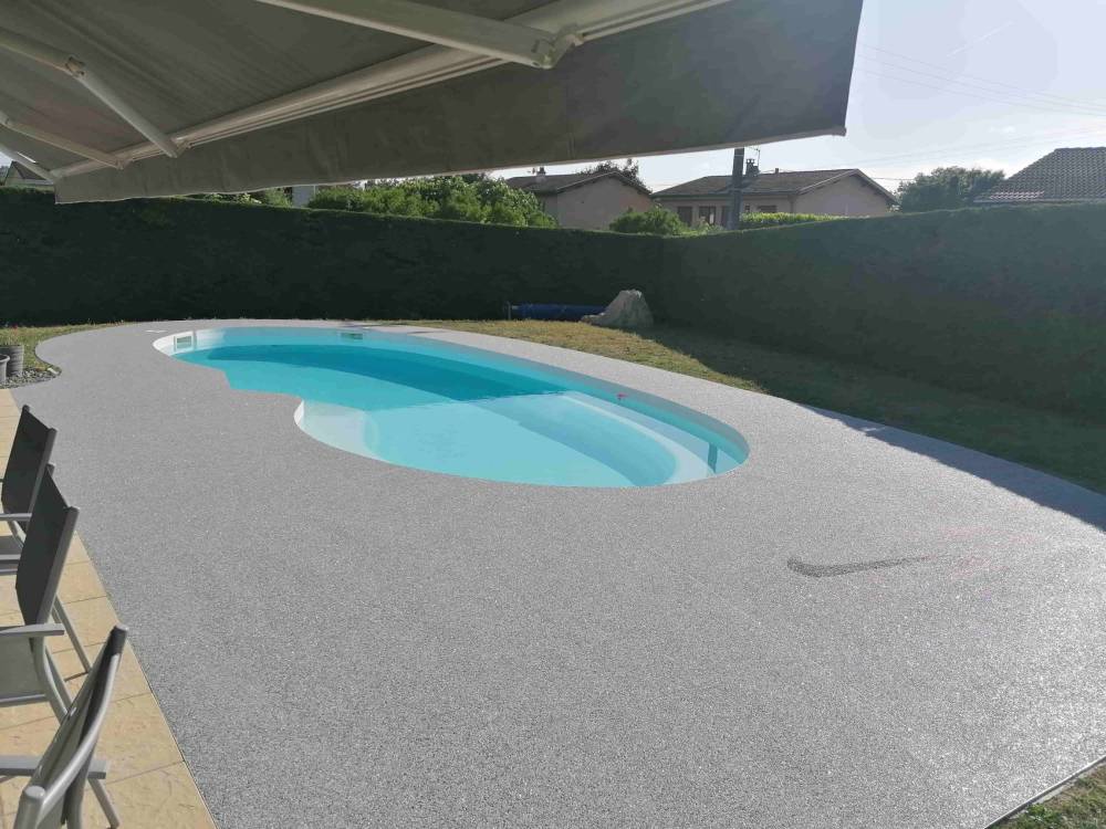 Moquette de pierres grande piscine
