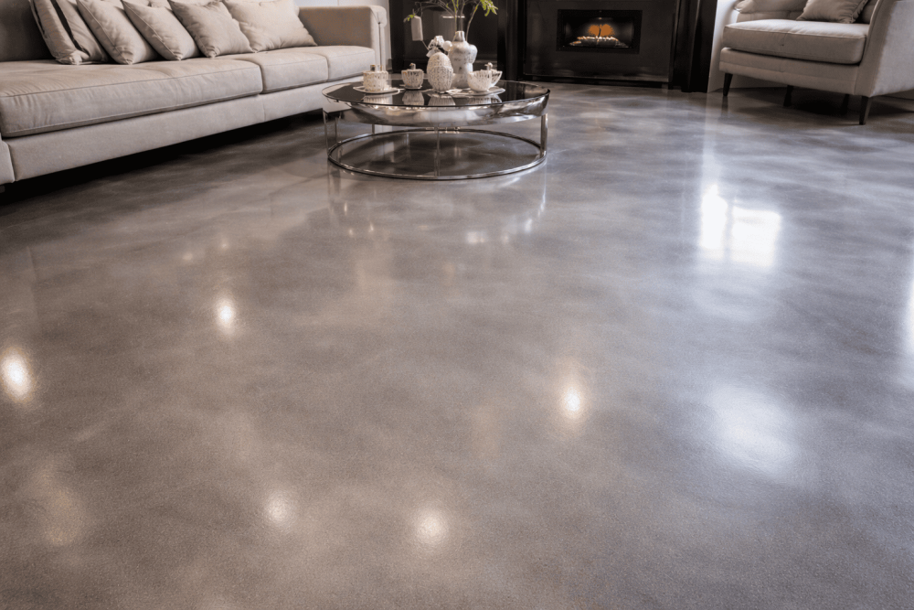 Salon moderne avec sol époxy brillant